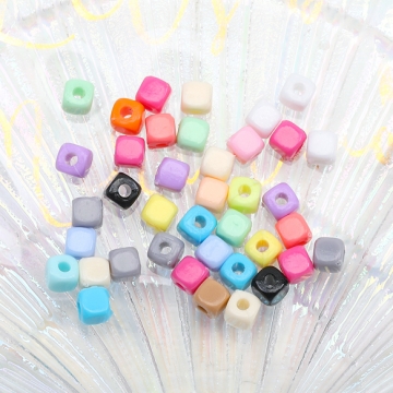 アクリルビーズ キューブ型 四角形 ミニサイズ カラフル カラーランダム 約4mm（約10g）