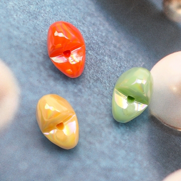 アクリルビーズ 立体ハート オーロラカラー 光沢感 カラーランダム 約17×19mm（6ヶ）