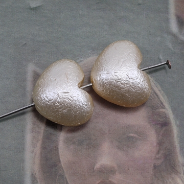 アクリルビーズ ヴィンテージ加工 パールビーズ ハート/しずく 約15×18mm（8ヶ）