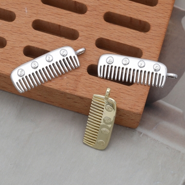 くしチャーム 櫛 コーム風 カン付き メタルチャーム 約12×36mm（2ヶ）