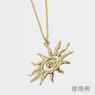 太陽チャーム スパイラル 渦巻きモチーフ 宇宙チャーム メタルチャーム 約35×40mm（2ヶ）