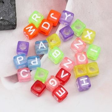 アルファベットビーズ キューブ型 アクリル製 クリアカラー 横穴 英字 種類ランダム 約6×6mm（52ヶ）