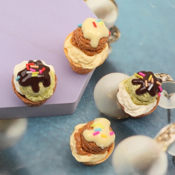 スイーツ貼付けパーツ アイスクリーム パフェ 食品サンプル風 ミニチュア デコパーツ 種類ランダム 約24×38mm（2ヶ）