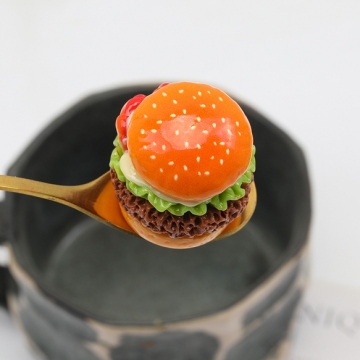 樹脂貼付けパーツ ハンバーガー 食品サンプル風 ミニチュア デコパーツ ハンドメイド素材 約29×32mm（2ヶ）