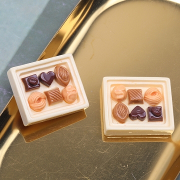 スイーツ貼付けパーツ チョコレート 食品サンプル風 ミニチュア デコパーツ カラーランダム 約28×33mm（4ヶ）
