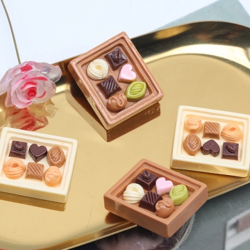 スイーツ貼付けパーツ チョコレート 食品サンプル風 ミニチュア デコパーツ カラーランダム 約28×33mm（4ヶ）