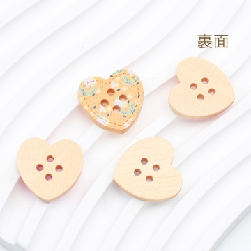 ウッドボタン ハートモチーフ フラワー模様 四つ穴ボタン 木製 服飾パーツ 約20×20mm（10ヶ）